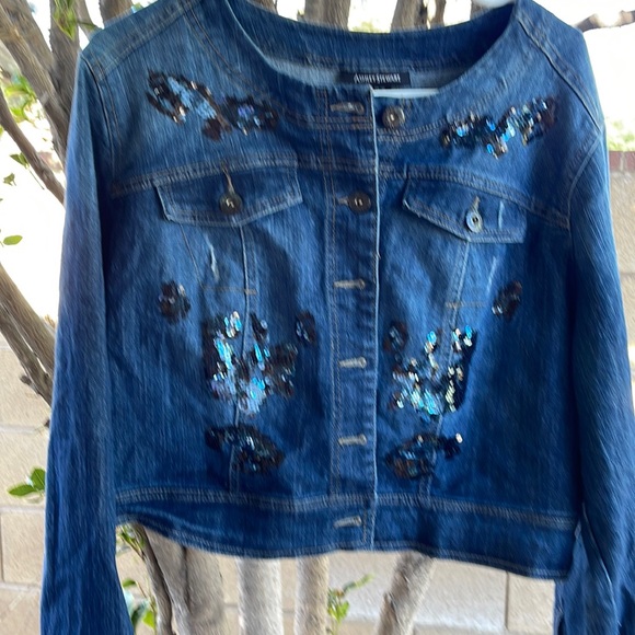 Sequence jean jacket - Picture 1 of 5